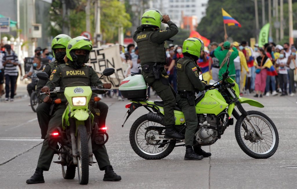 Polícia dispara contra jornalistas que cobriam protesto na Colômbia, diz ONG