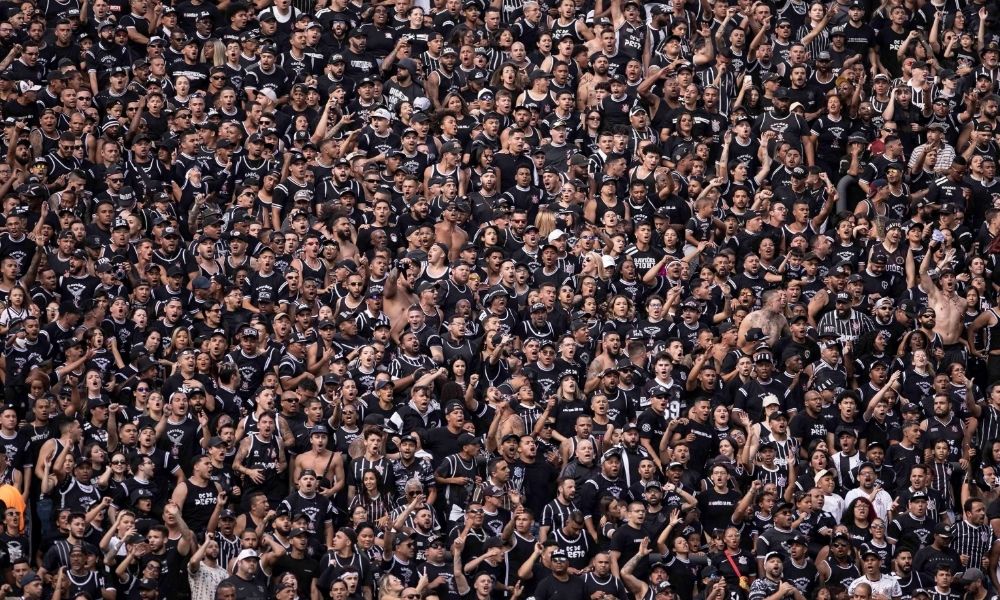 Confronto entre torcedores do Corinthians e Vasco deixa ao menos sete feridos e oito presos 