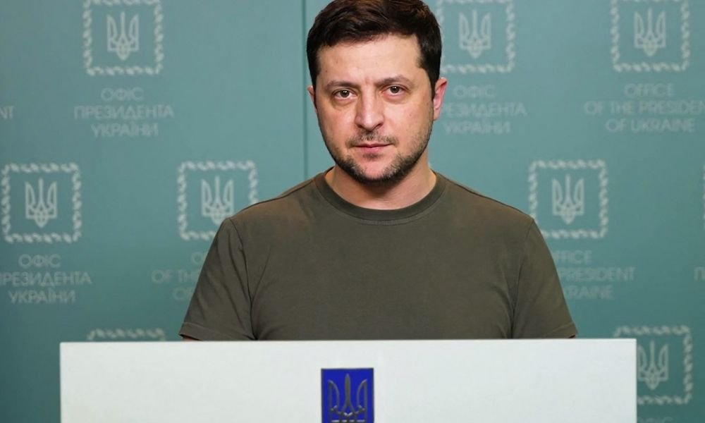 Zelensky pede a cidadãos ucranianos que enfrentem militares russos: ‘Partam para a ofensiva’