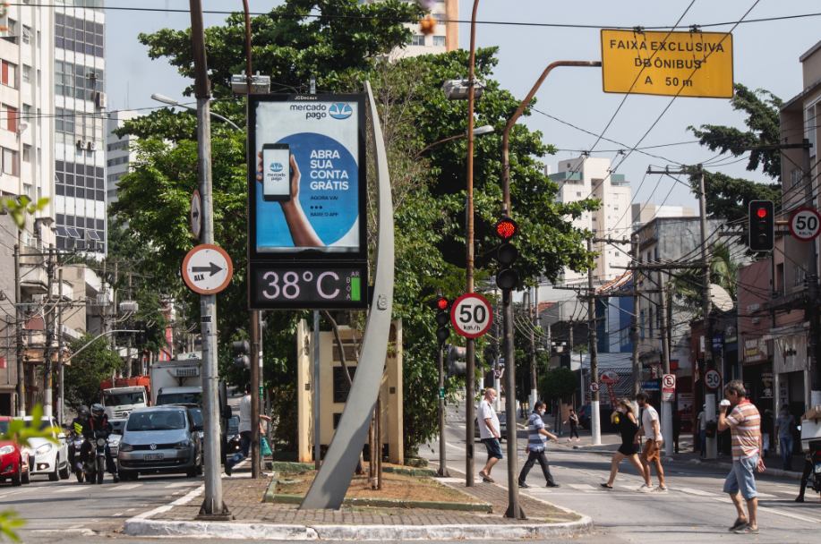 Onda de calor deve atingir o Brasil na próxima semana e temperaturas ultrapassam 30°C