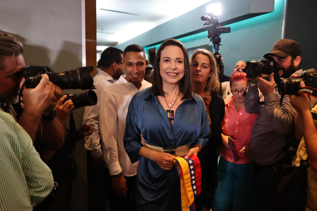 Pré-candidata à presidência na Venezuela é impedida de assumir cargo público por 15 anos