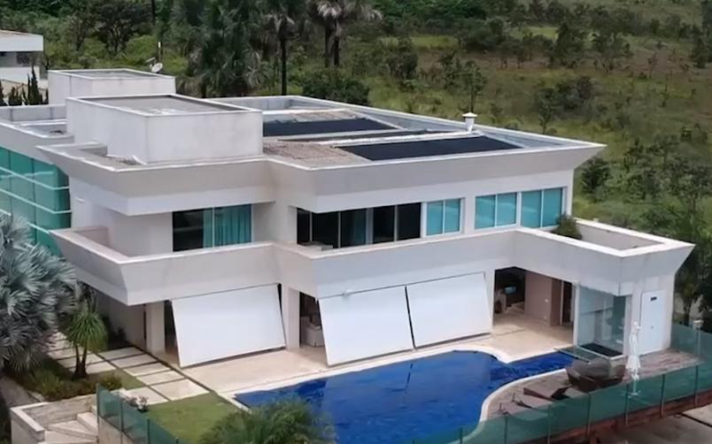 ‘Tudo dentro da lei’, diz Flávio Bolsonaro sobre compra de mansão de R$ 6 milhões