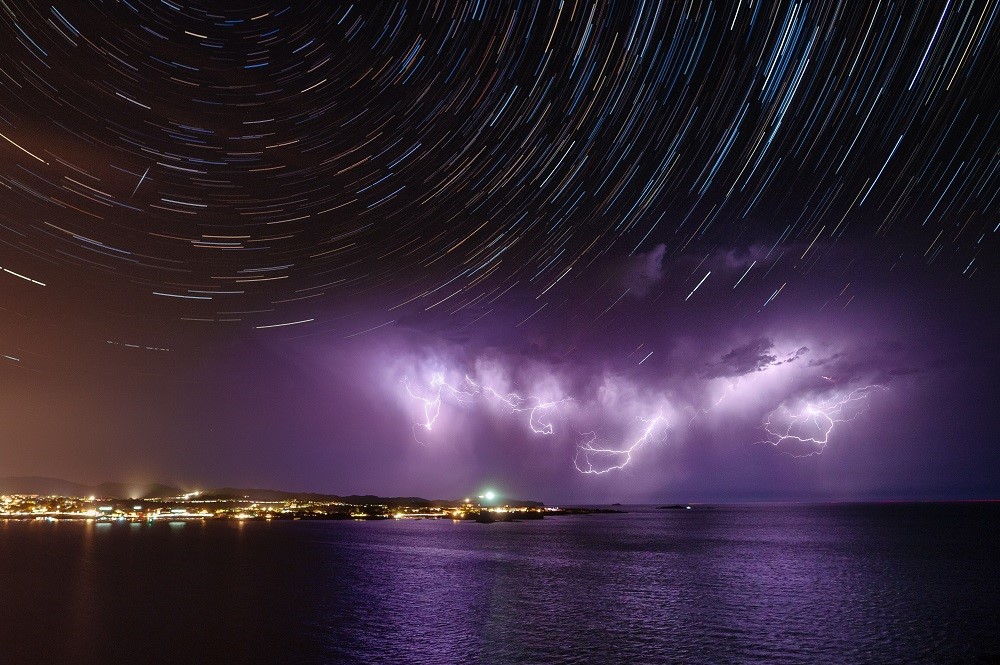 Chuva de meteoros Oriundas acontece neste final de semana com grande fluxo de estrelas cadentes 