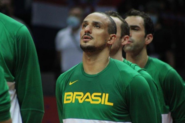 Alex Garcia anuncia aposentadoria da seleção brasileira de basquete após 21 anos