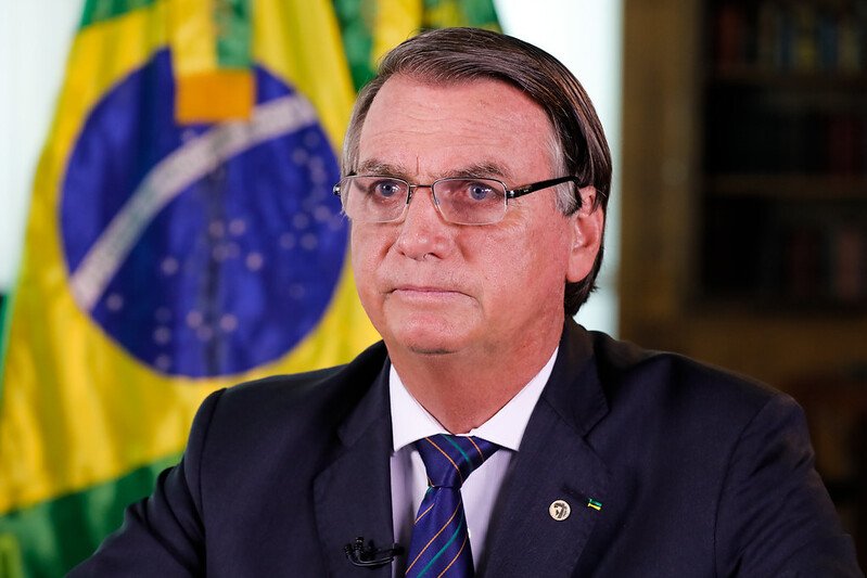 Bolsonaro atribui alta de preço de combustíveis à ‘roubalheira’ na Petrobras