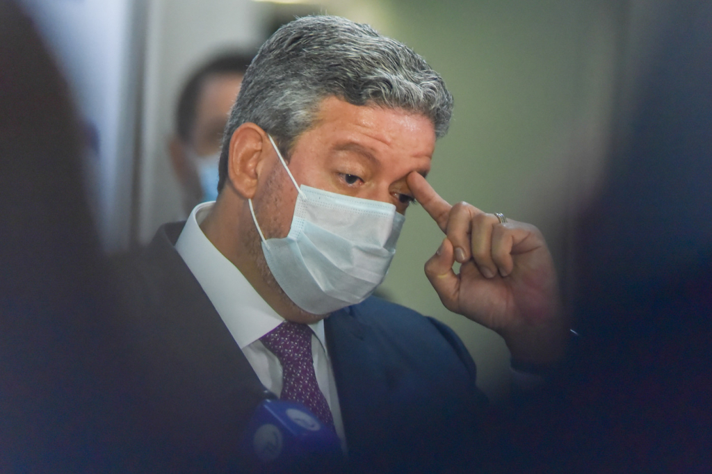 Lira anuncia reunião com líderes para discutir política de preços da Petrobras
