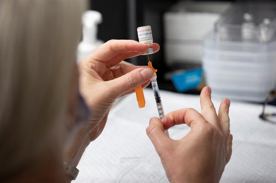Funcionários de hospital são demitidos após se recusarem a tomar vacina contra a Covid-19 nos EUA