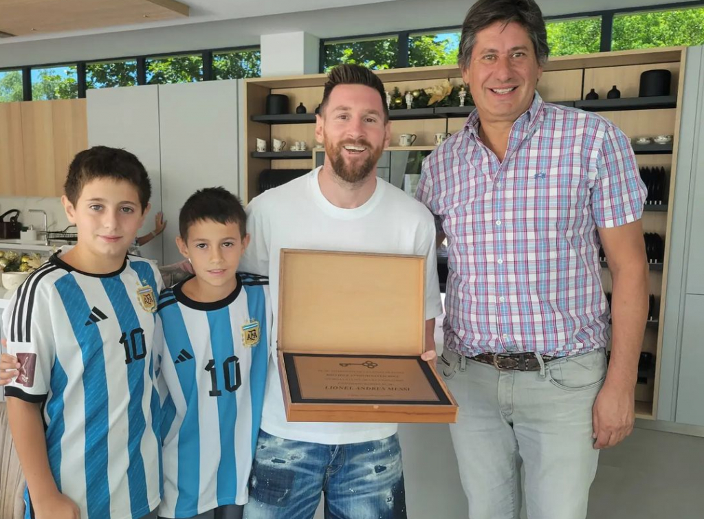 Messi é declarado cidadão ilustre de Funes, onde mora na Argentina