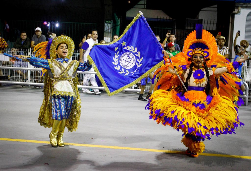 Conheça as escolas de samba que desfilam nesta sexta no Carnaval de São Paulo