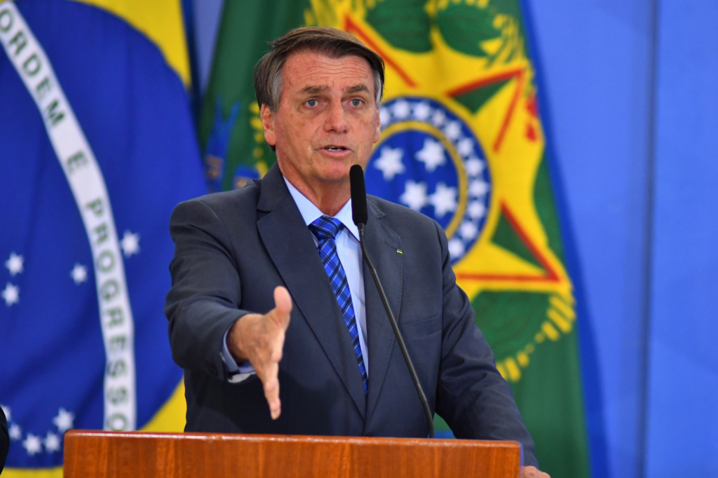 Em reunião com embaixadores, Bolsonaro critica STF e TSE e fala em risco de fraude nas eleições