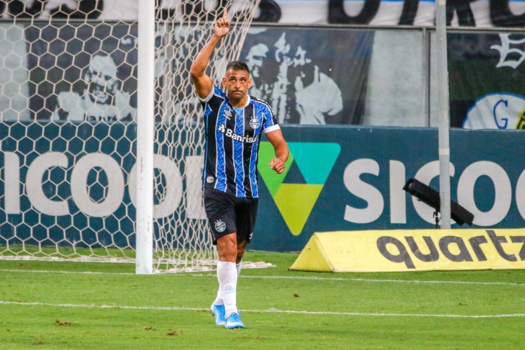 Diego Souza supera Gabigol e termina temporada 2020 como artilheiro do Brasil