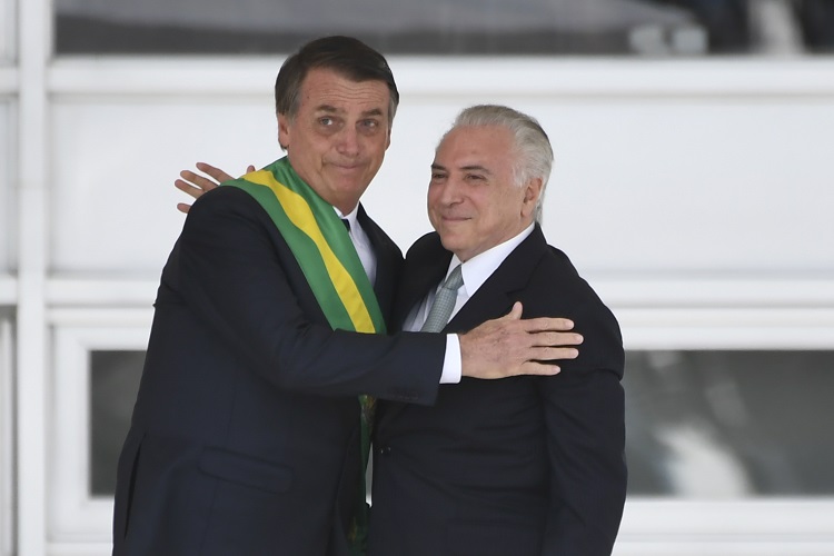 Temer sofre pressão interna para se manter neutro no 2º turno, mas está inclinado a apoiar Bolsonaro