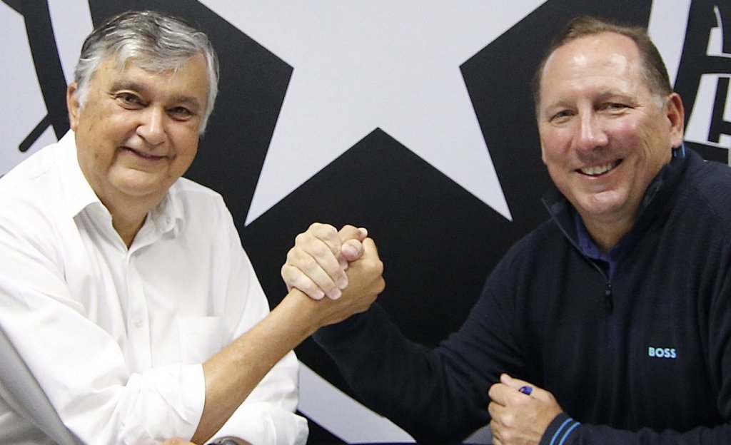 Botafogo oficializa venda da SAF para John Textor; veja detalhes