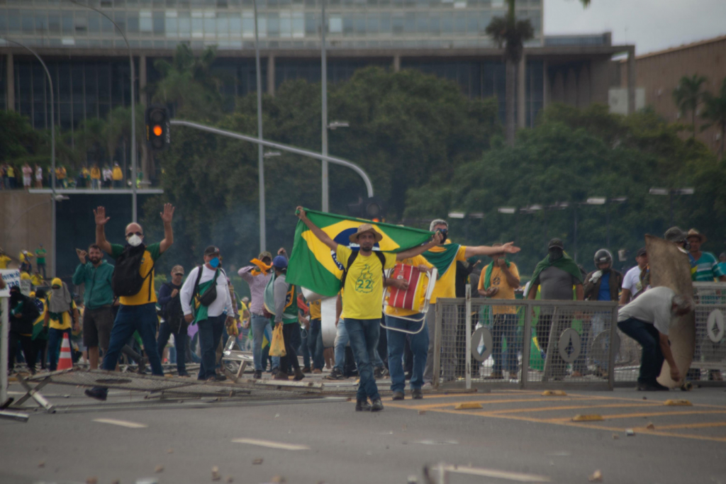 AGU pede bloqueio de R$ 18,5 milhões de financiadores de atos em Brasília
