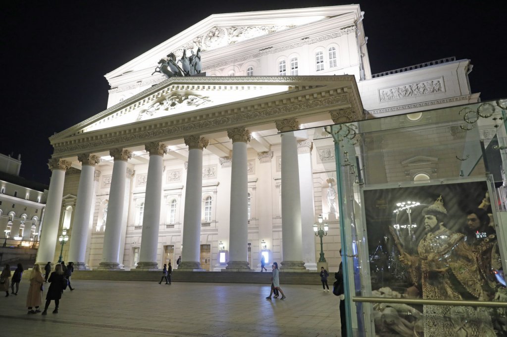 Ator do Teatro Bolshoi morre durante apresentação ao ser atingido por cenário