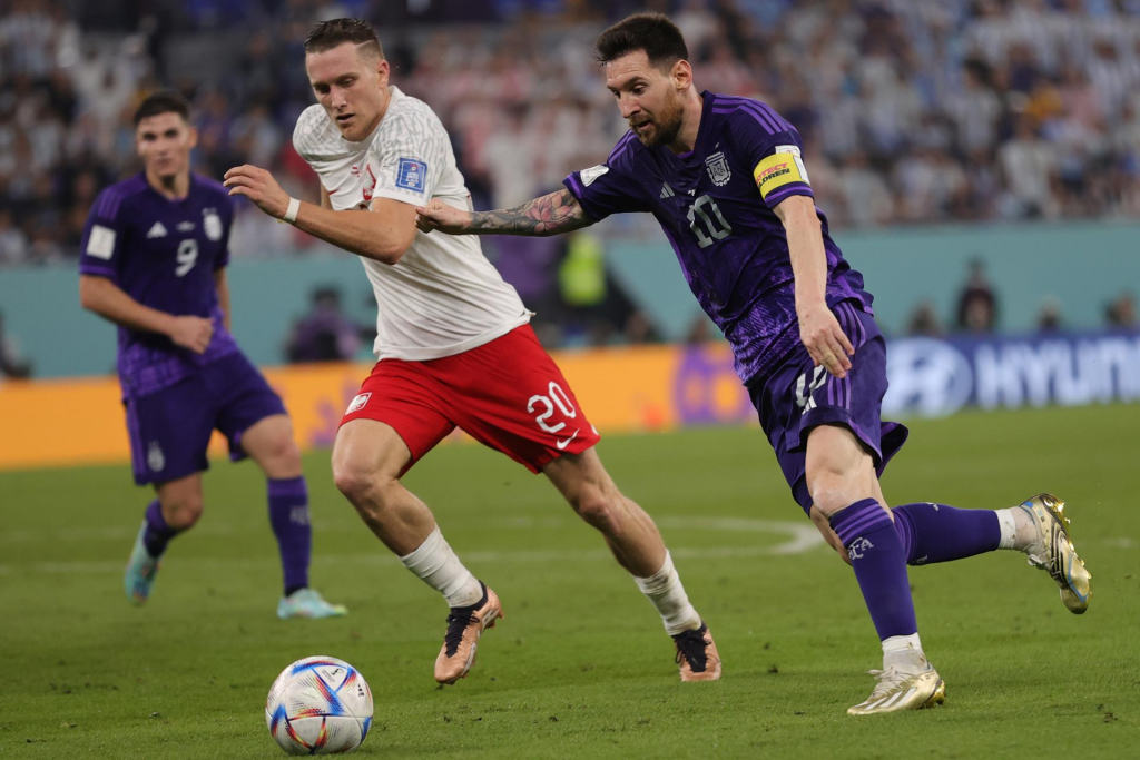 Jogador da Polônia revela ordem no fim de jogo contra a Argentina: ‘Não tomar cartões amarelos’