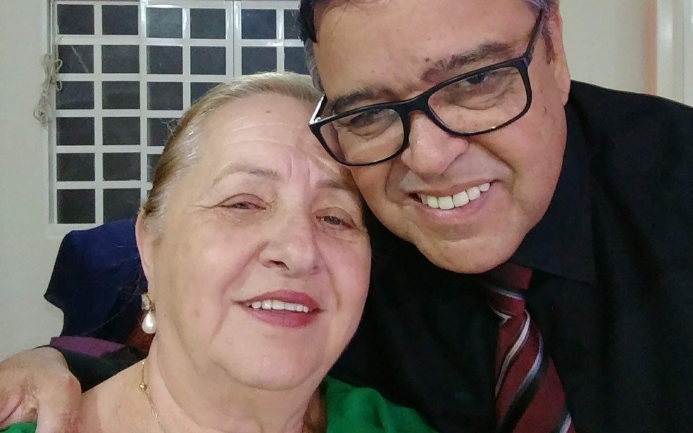Justiça afasta secretário de Saúde que vacinou a própria esposa em Goiás