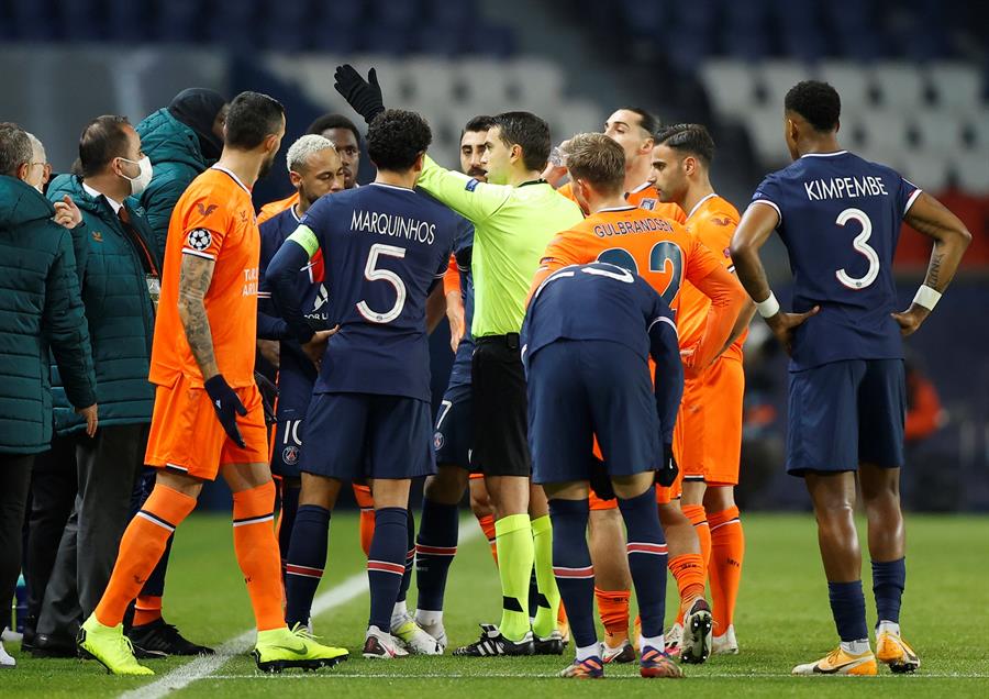 Uefa suspende árbitro acusado de racismo no jogo entre PSG e Instanbul Basaksehir