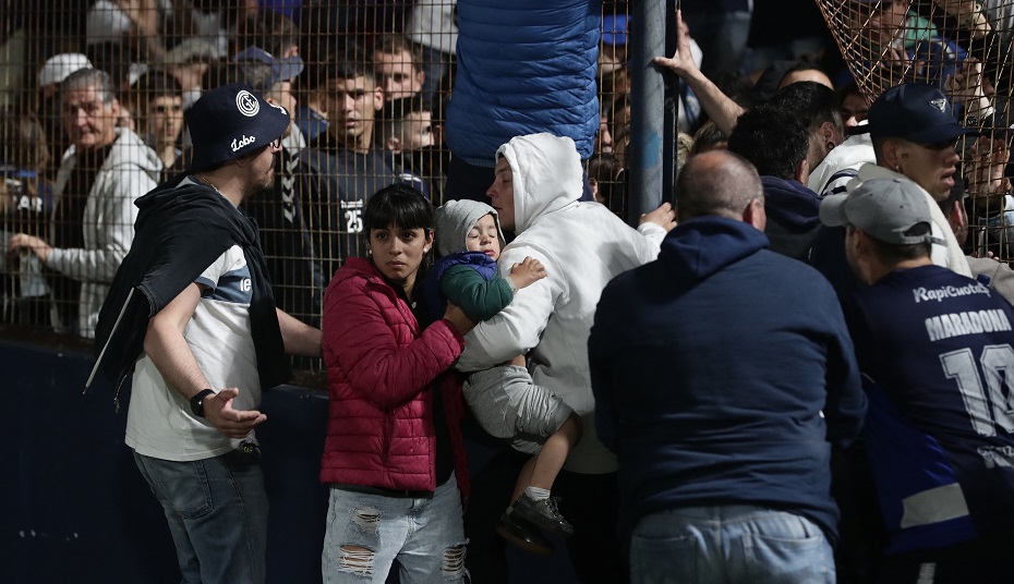 Torcedor morre em confusão durante jogo entre Gimnasia e Boca Juniors pelo Argentino
