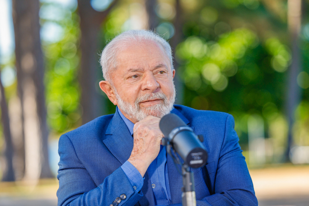A pedido de Lula, ministros passam a viajar mais
