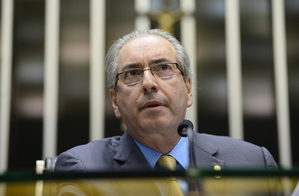 Novo juiz da Lava Jato manda Eduardo Cunha devolver carros de luxo