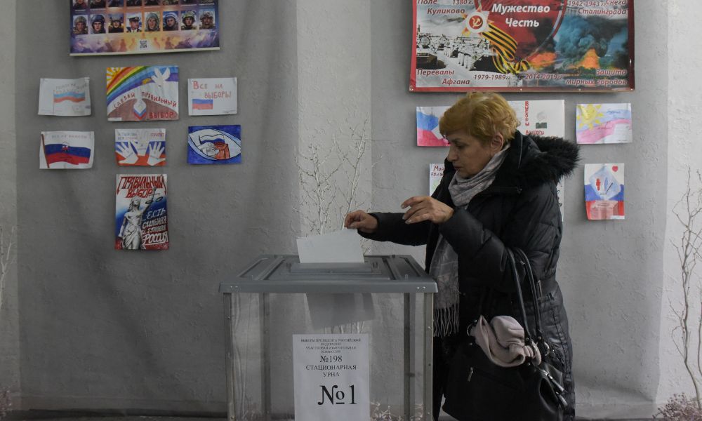 Eleições na Rússia: primeiro dia de votação é marcado por explosões e ataque com coquetel molotov