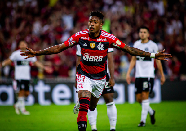 Sem Pedro, Flamengo vence o Olimpia pelas oitavas da Libertadores
