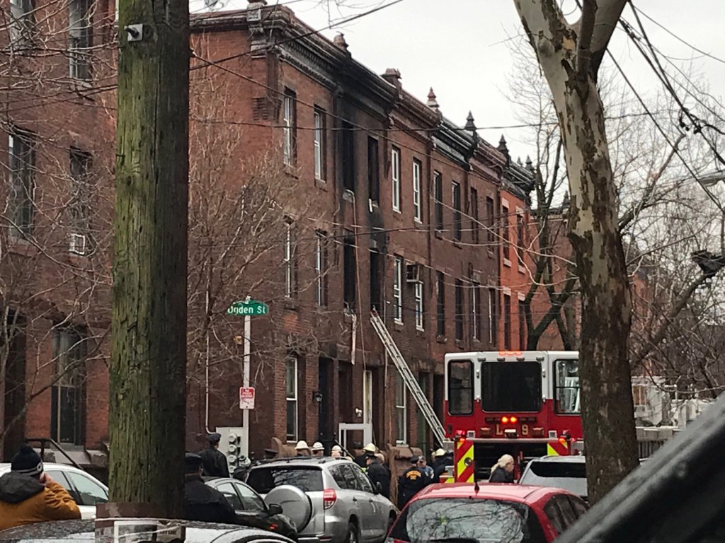 Incêndio em prédio na Filadélfia deixa pelo menos 13 mortos