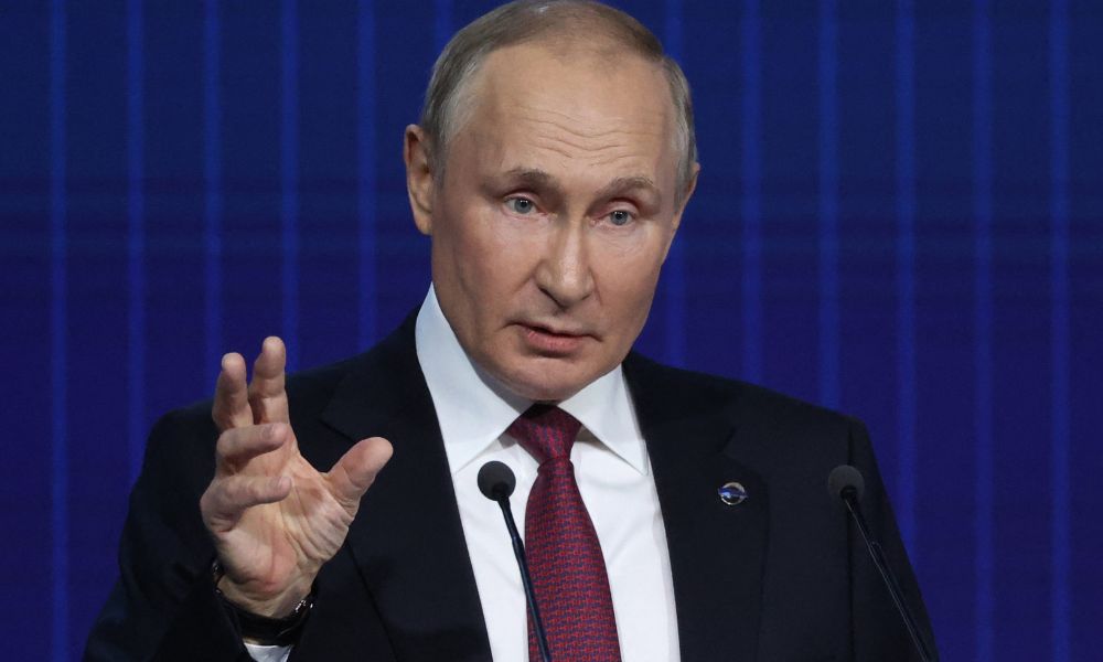 Putin afirma que mundo enfrenta década mais tensa e diz que Rússia não é inimiga do Ocidente