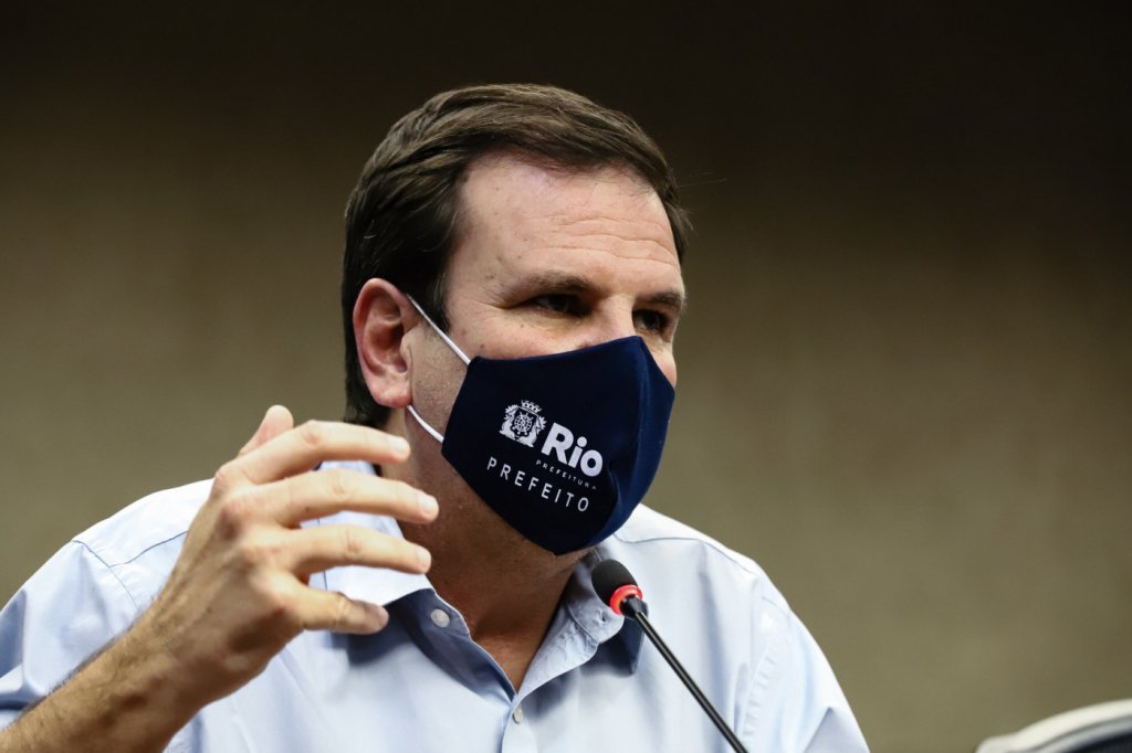 Rio de Janeiro mantém obrigatoriedade do uso de máscara em ambientes fechados