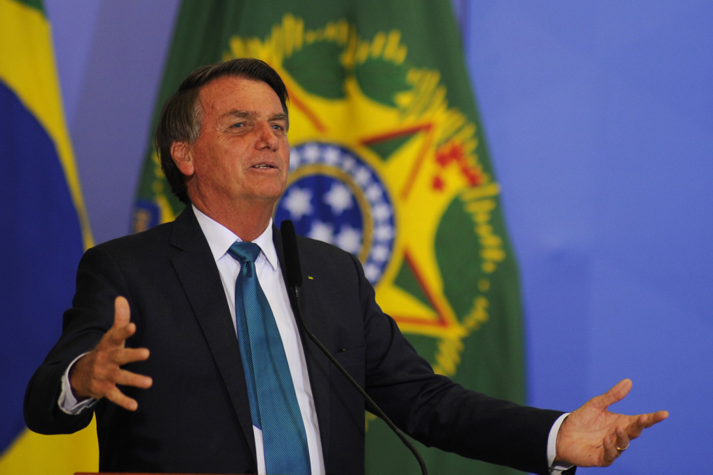 Justiça do DF proíbe que redes sociais do governo federal sejam usadas para promover Bolsonaro