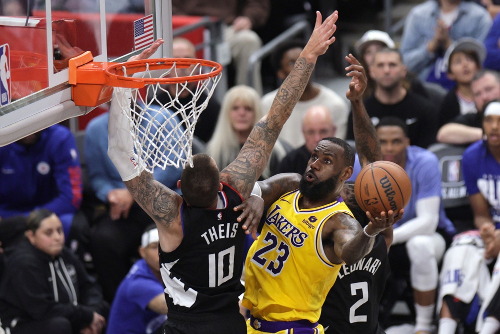 LeBron James lidera virada épica dos Lakers na NBA