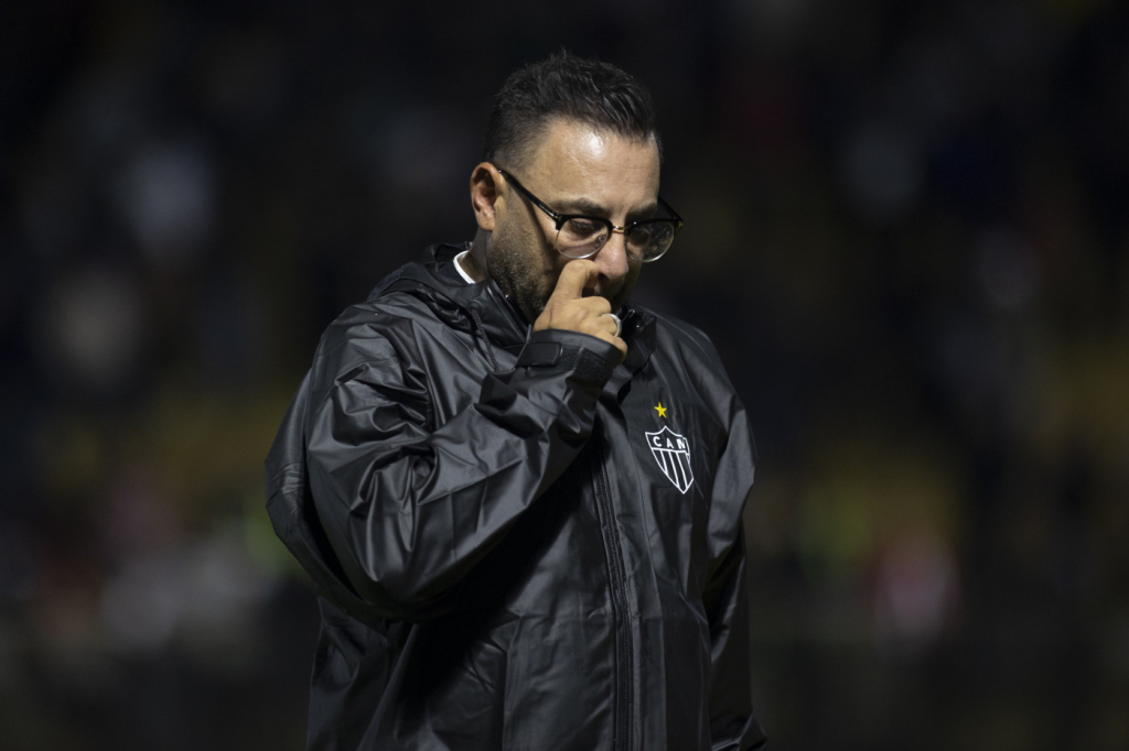 Diretor do Atlético-MG fala sobre futuro de Turco Mohamed após novo tropeço no Brasileirão; confira