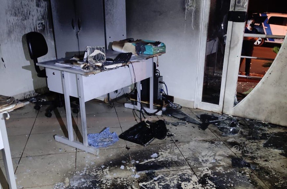 Prédio da Vigilância Sanitária de Sertãozinho é incendiado e prefeitura fala em atentado