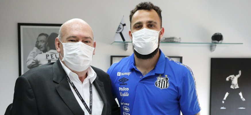 Santos anuncia contratação do goleiro Jandrei