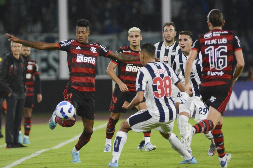 Flamengo sofre e empata com o Talleres em 2 a 2 pela Copa Libertadores