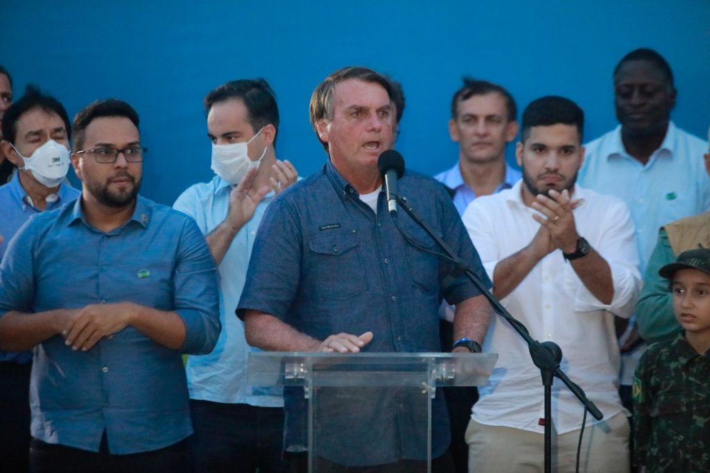 Bolsonaro critica prefeitos e governadores por novas restrições: ‘Povo quer trabalhar’