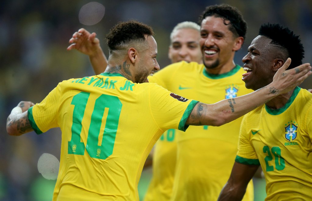 Seleção brasileira goleia o Chile em último jogo em casa antes da Copa do Mundo
