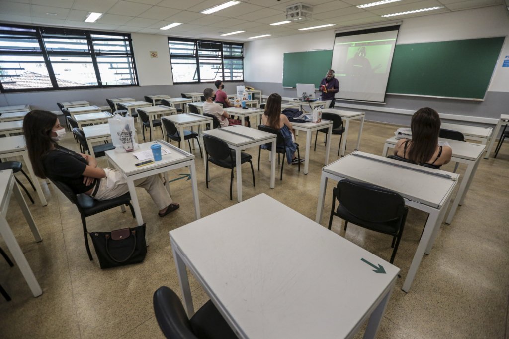 Rio adia volta às aulas na rede municipal para alunos com mais de 8 anos