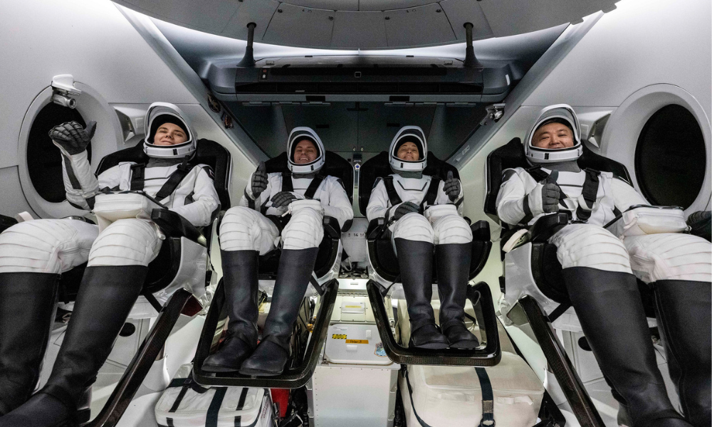 Astronautas da missão Crew-5 da SpaceX e Nasa retornam à Terra após cinco meses no espaço