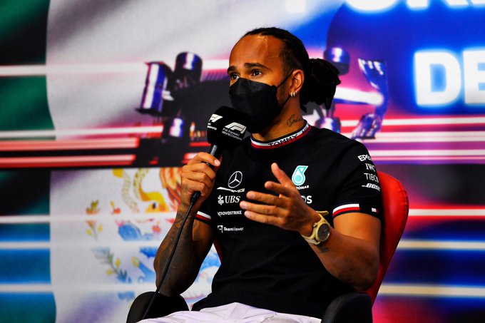 Hamilton diz que Mercedes ainda vencerá corrida nesta temporada da Fórmula 1