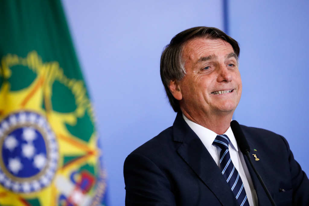 Bolsonaro ouve apelos do agronegócio e garante apoio eleitoral do governador do MT
