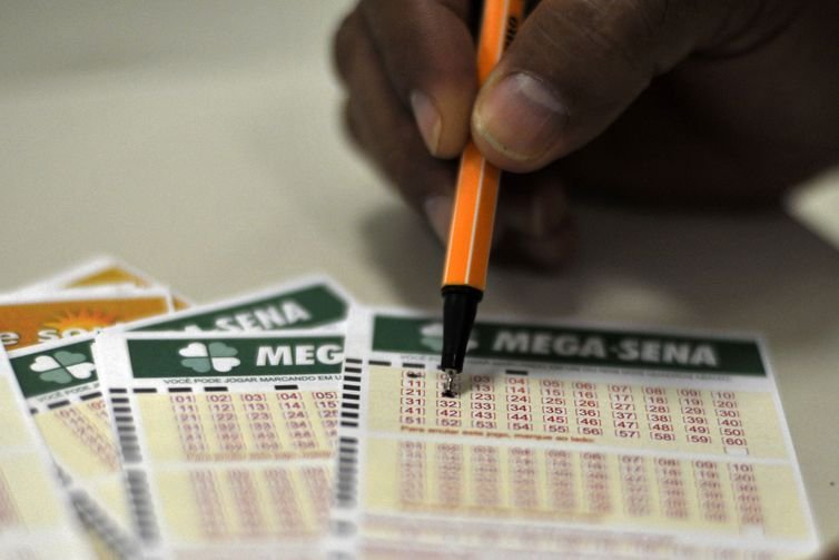 Mega-Sena: cinco apostas dividem prêmio de R$ 90 milhões; veja dezenas sorteadas