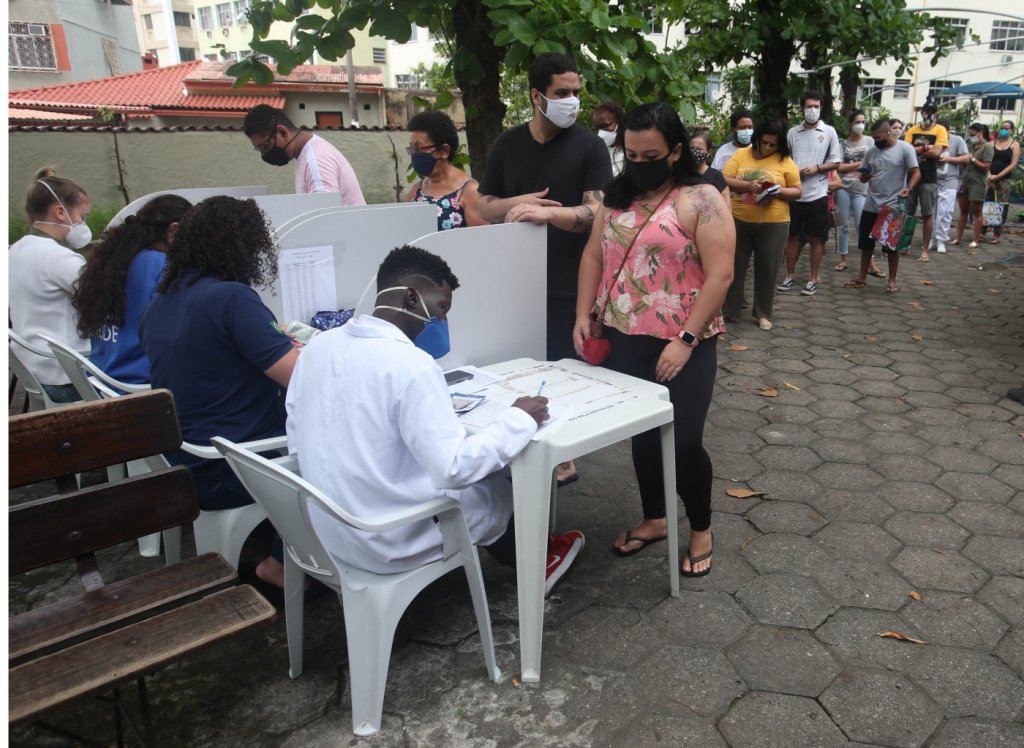Rio lança campanha para atrair 350 mil atrasados com a segunda dose da vacina contra Covid-19