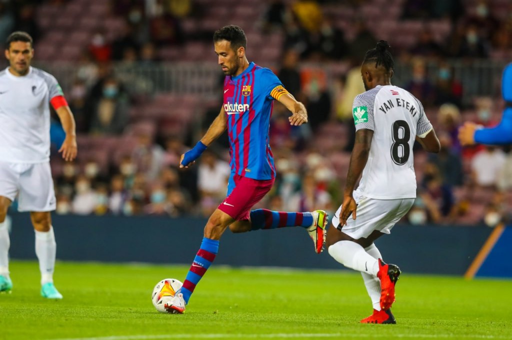 No Espanhol, Barcelona empata no fim contra o Granada e pressão em Koeman aumenta
