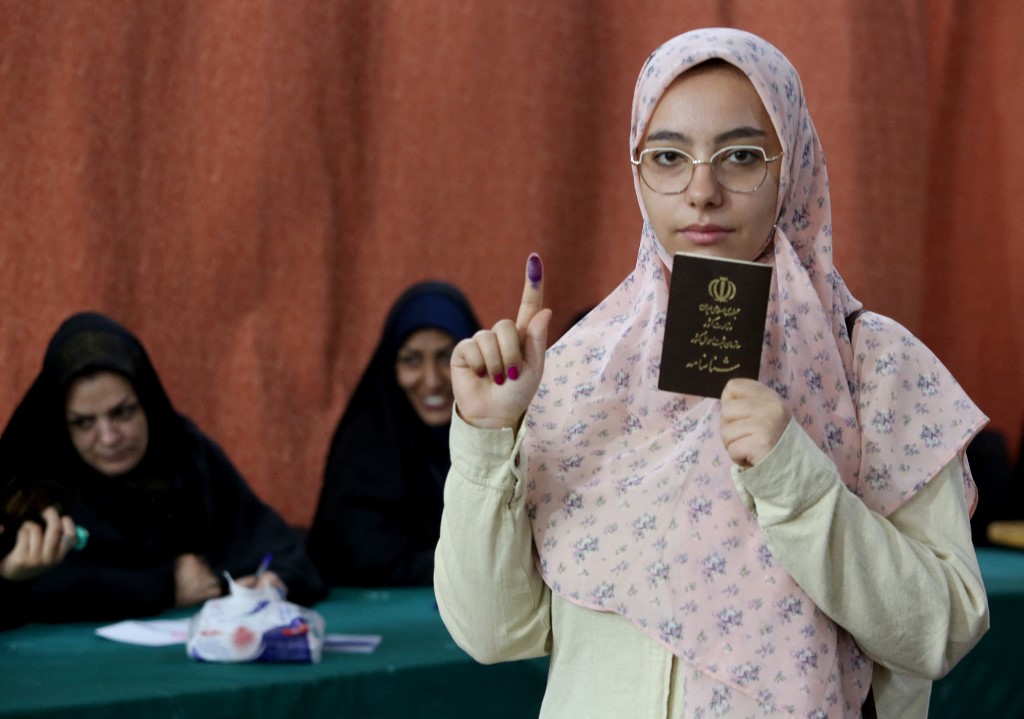 Irã vota em eleições presidenciais nesta sexta após a morte de Raisi 