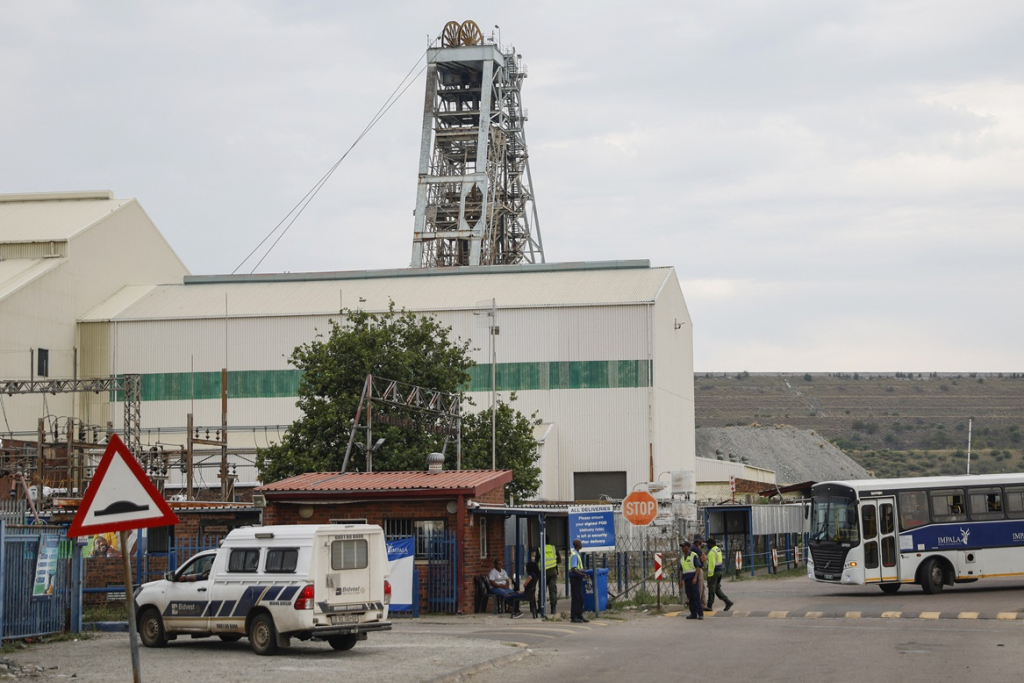 Queda de elevador em mina deixa 11 mortos e 75 feridos na África do Sul