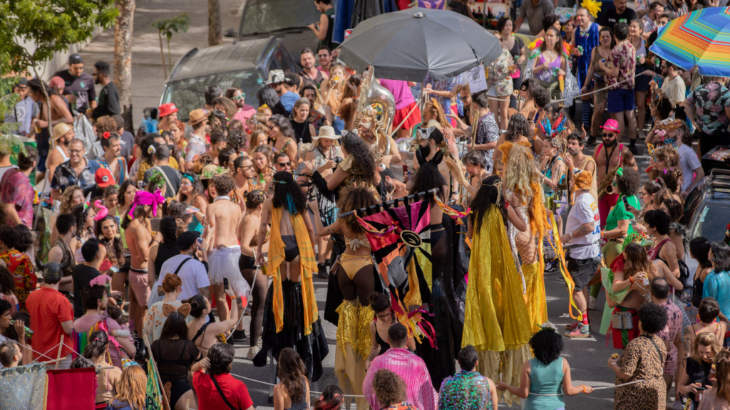 Três em cada dez brasileiros vão viajar no carnaval, aponta pesquisa