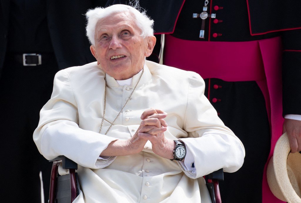 Papa Bento XVI responde a acusações de ter acobertado casos de violência sexual