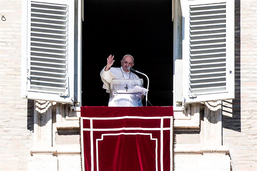 Papa Francisco reza pelas vítimas das chuvas em Pernambuco